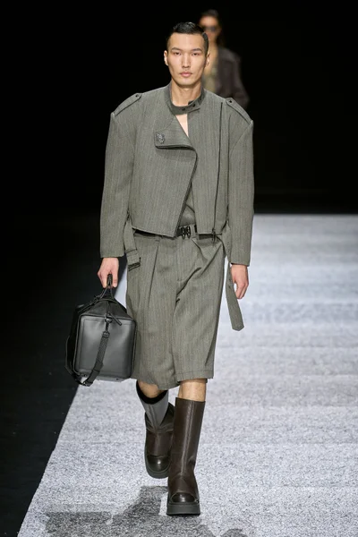 Look 25